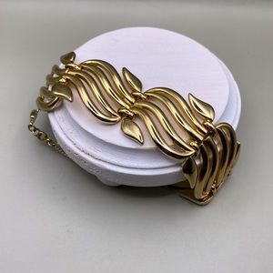 Vintage Gold Monet Bracelet Wide Chain Link Swirl Design